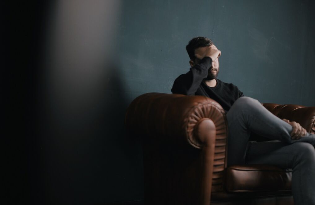 Männer haben Symptome einer Prostatitis